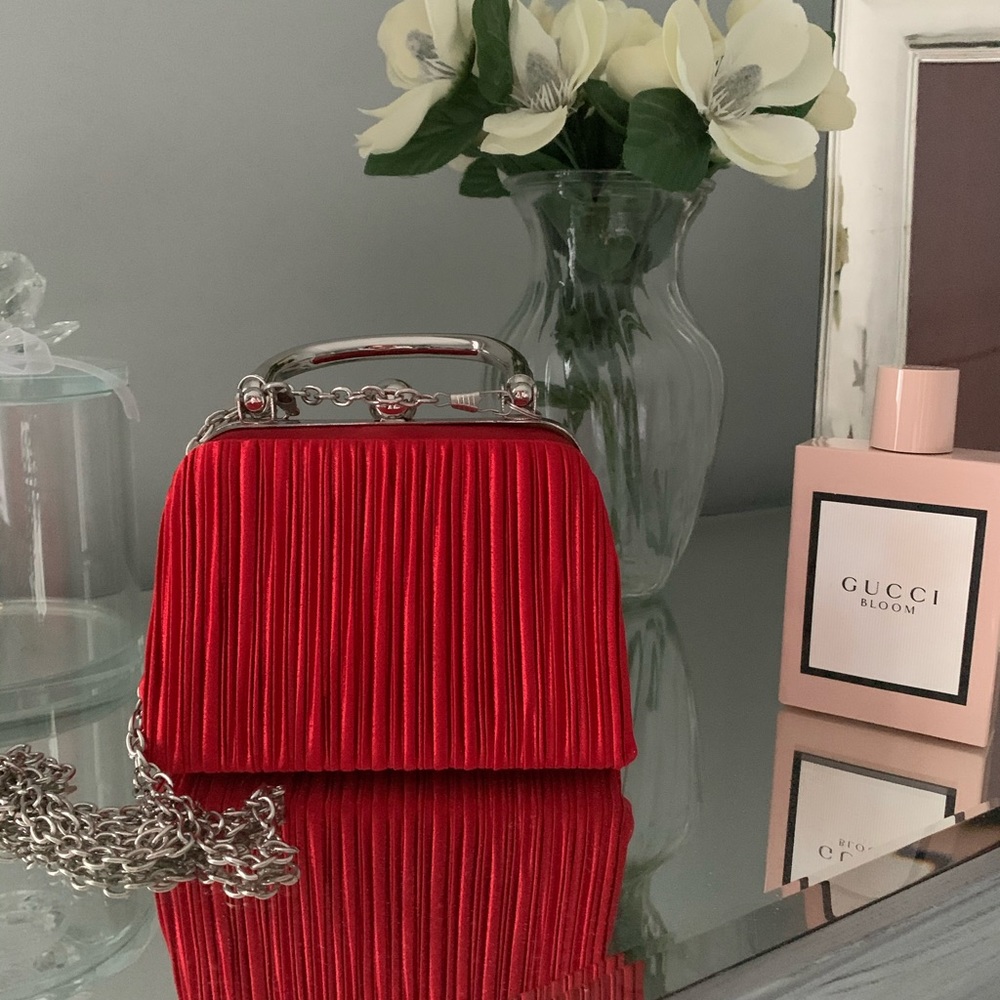 mini red bag with chain super chic